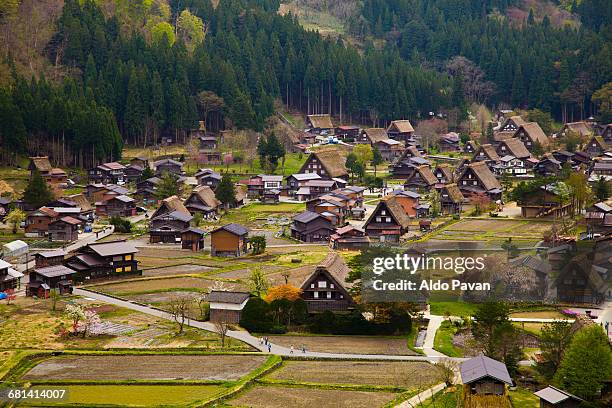 japan, view of the village shirakawa go - shirakawa go stock pictures, royalty-free photos & images