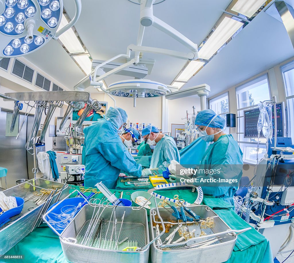 Operating Room Picture Cardiac Surgeons And Nurses In The Operating Room High-Res Stock Photo ...