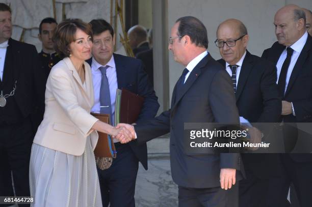 French President Francois Hollande formally says goodbye to Marisol Touraine, French Minister for Social Affairs and Health as she leaves the Elysee...