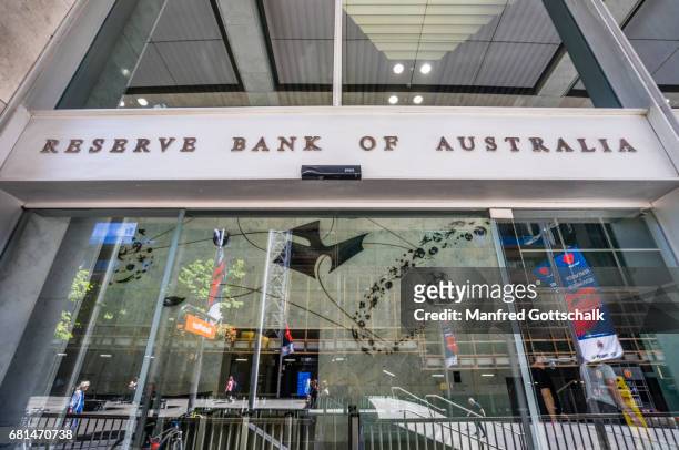 reserve bank of australia martin place sydney - centrale bank stockfoto's en -beelden