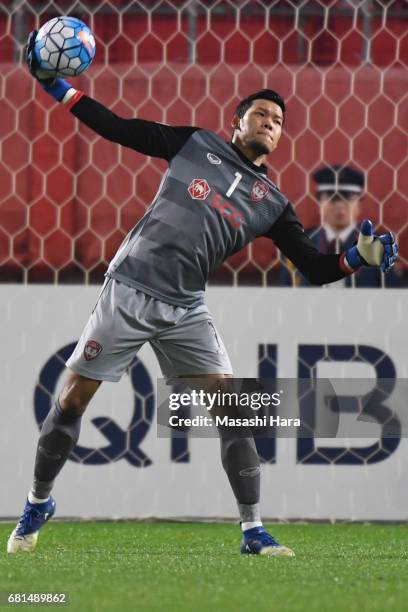 Kawin Thamsatchanan of Muangthong United in action during the AFC Champions League Group E match between Kashima Antlers and Muangthong United at...