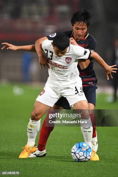 Pitakpong Kunsuwaji of Muangthong United and Yuto Misao of Kashima Antlers compete for the ball during the AFC Champions League Group E match between...