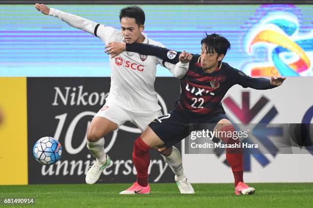 Perepat Notechaiya of Muangthong United and Daigo Nishi of Kashima Antlers compete for the ball during the AFC Champions League Group E match between...