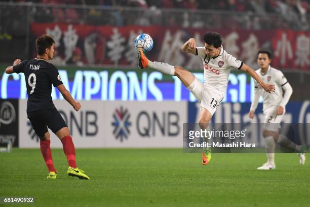 Ratchapol Nawanno of Muangthong United and Yuma Suzuki of Kashima Antlers compete for the ball during the AFC Champions League Group E match between...