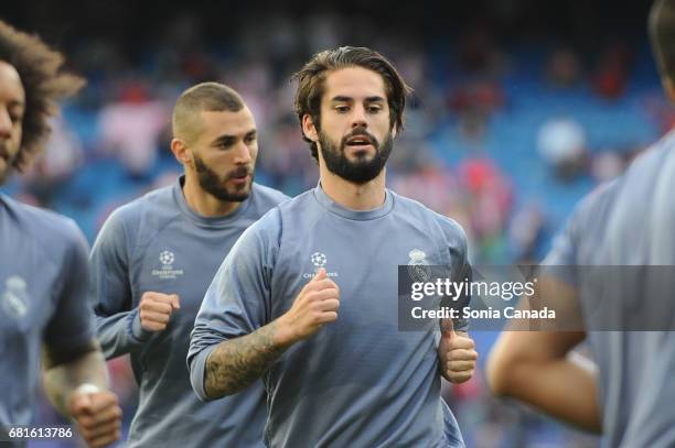 Isco, #22 of Real Madrid stretchs prior the UEFA Champions League quarter final first leg match between Club Atletico de Madrid and Real Madrid CF at...