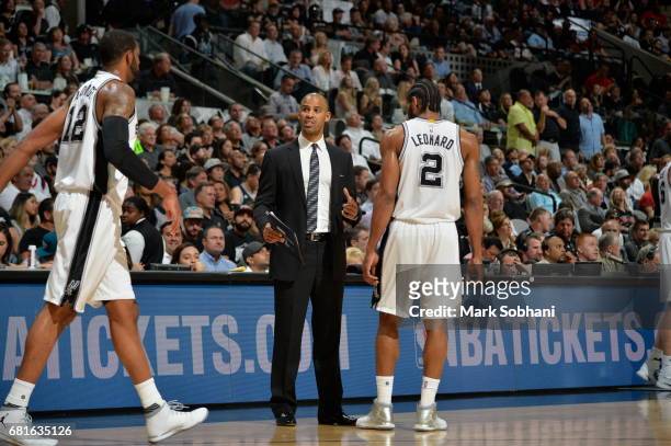 Ime Udoka, Kawhi Leonard, and LaMarcus Aldridge of the San Antonio Spurs talk during the game against the Houston Rockets during Game Two of the...