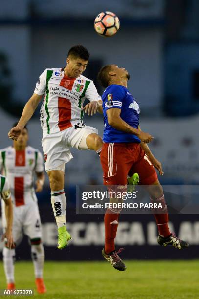 Esteban Carvajal of Chile´s Palestino vies for the ball with Hector Perez of Venezuela's Atletico Venezuela during their Copa Sudamericana 2017...
