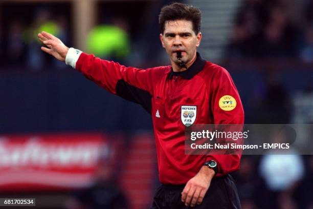 180 Referee Terje Hauge Photos & High Res Pictures Getty Images