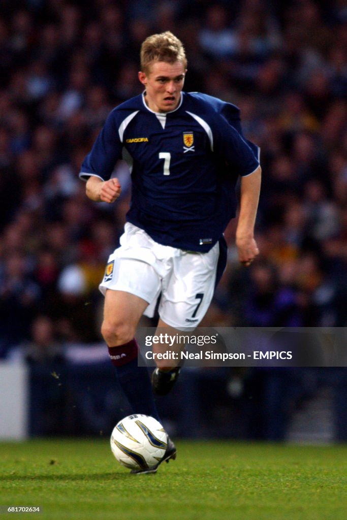 Soccer - European Championships 2004 Play-Off - First Leg - Scotland v Holland