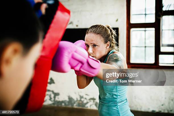 muay thai boxer during training session - muay thai tattoo bildbanksfoton och bilder