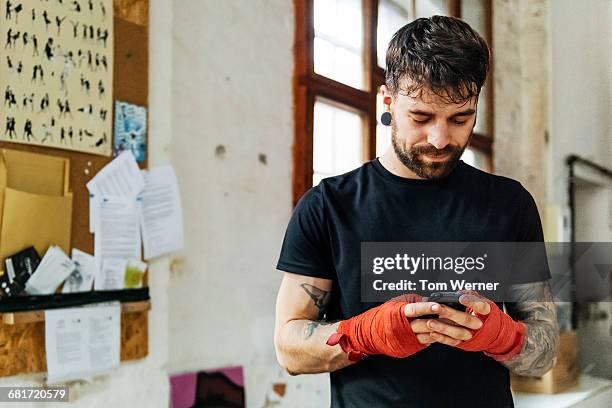 muay thai boxer with smart phone - earring box stock pictures, royalty-free photos & images