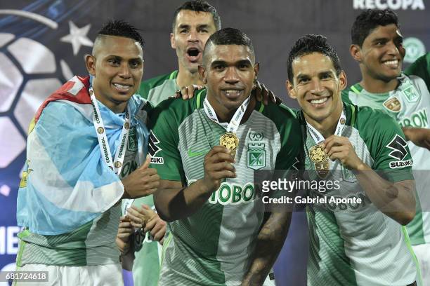 Arley Rodriguez, Elkin Blanco and Diego Arias of Nacional celebrate with their medals as champions of the CONMEBOL Recopa Sudamericana 2017 after a...