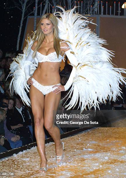 Model Heidi Klum walks down the runway during the Victoria's Secret Christmas Dreams and Fantasies 2001 Fashion Show November 13, 2001 at Bryant Park...