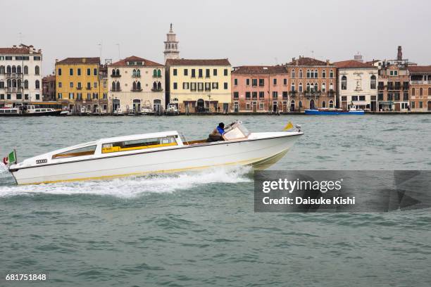 a water taxi in venice - 小型船舶 stock-fotos und bilder