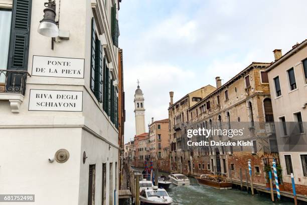 scenery of venice - 船舶 stockfoto's en -beelden