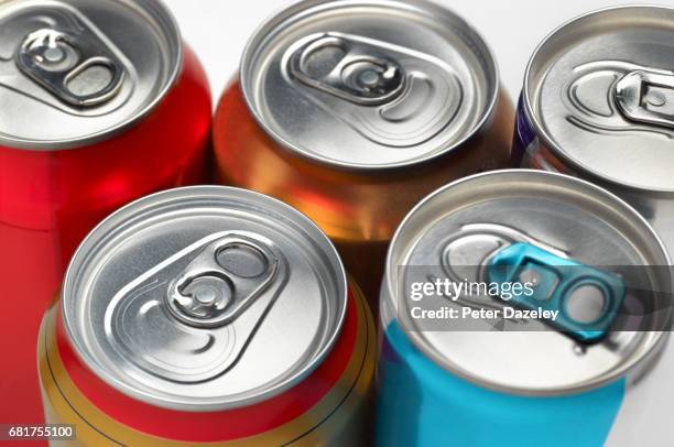 cola soda fizzy drinks cans - gassata foto e immagini stock