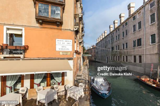 the scenery of venice - 壁 stock-fotos und bilder