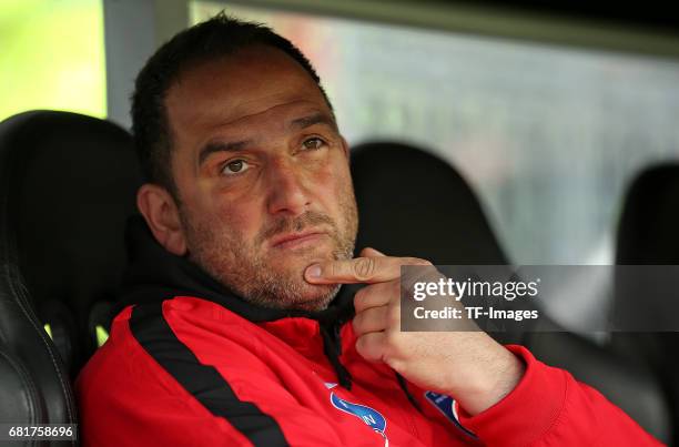 Head coach Frank Schmidt of 1. FC Heidenheim looks on during the Second Bundesliga match between FC St. Pauli and 1. FC Heidenheim 1846 at Millerntor...