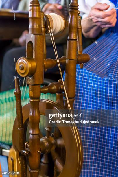 spinning wheel - seniorinnen stock pictures, royalty-free photos & images