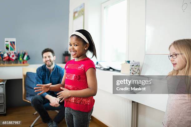 Kid Explain Photos and Premium High Res Pictures - Getty Images