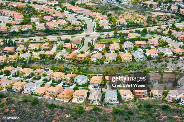 カリフォルニア計画住宅地域 - urban sprawl ストックフォトと画像