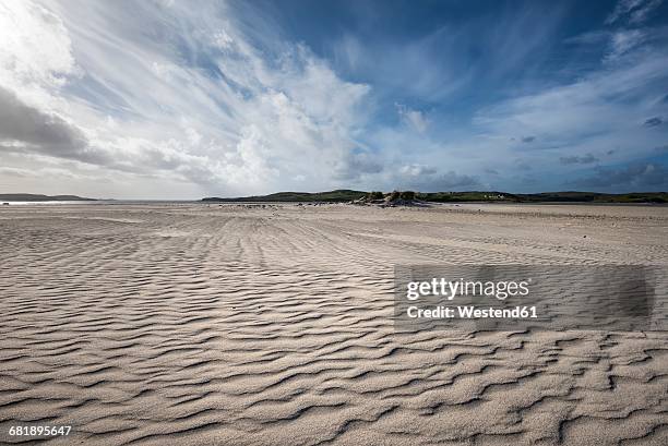 uk, scotland, isle of lewis, uig, view to the beach at low tide - day lewis imagens e fotografias de stock