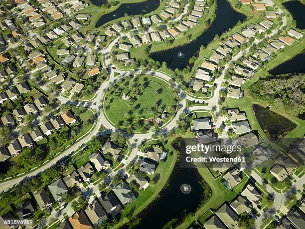 usa, florida, aerial of the housing suburbs along the western shore of tampa bay - tampa fotografías e imágenes de stock