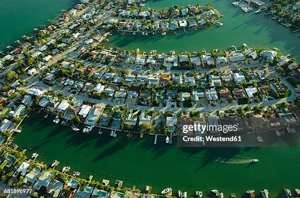 usa, florida, aerial of housing along the tampa bay coastline in saint petersburg - st petersburg florida fotografías e imágenes de stock