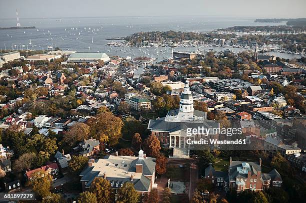 usa, maryland, aerial photograph of the state house and capital in annapolis - annapolis stock pictures, royalty-free photos & images