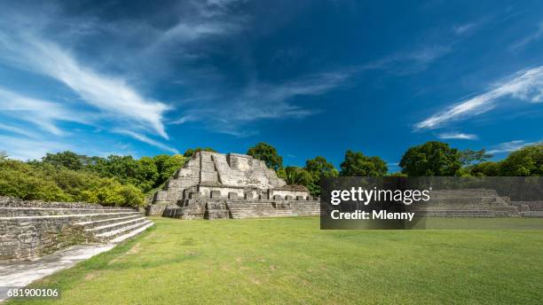 belize altun ha maya-tempelanlage panorama - ancient mayan gods stock-fotos und bilder