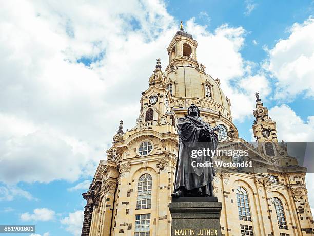 germany, dresden, dresden frauenkirche and statue of martin luther in the foreground - id 5025 imagens e fotografias de stock