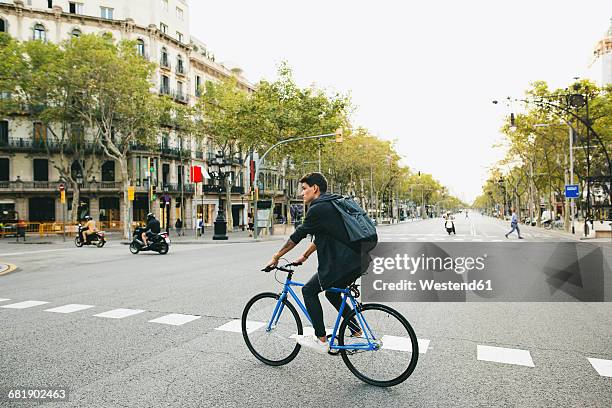 Fixie Commuting 557 Fixie Bike Stock Photos, High-Res Pictures, and Images - Getty Images