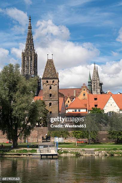 germany, ulm, view to ulm minster and metzgerturm with danube river in the foreground - ulm minster stock pictures, royalty-free photos & images