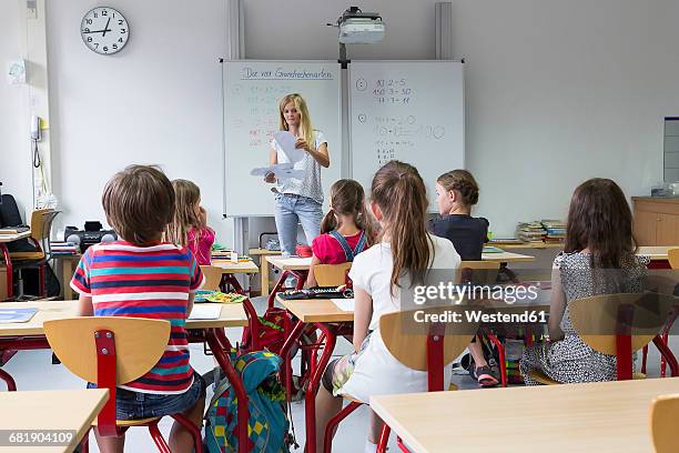 teacher with her class - wanduhr stock-fotos und bilder