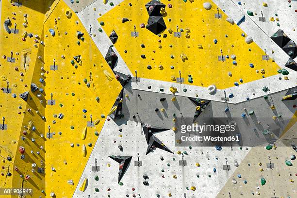 climbing wall - kletterwand kletterausrüstung stock-fotos und bilder