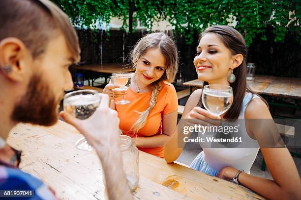 friends drinking spritzer at outdoor pub - white wine spritzer stock pictures, royalty-free photos & images