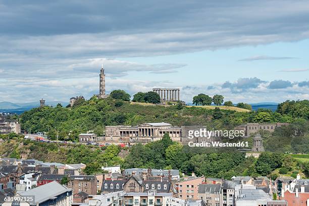 united kingdom, scotland, edinburgh, calton hill, nelson monument left, national monument right - calton hill foto e immagini stock