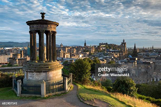 united kingdom, scotland, edinburgh, city view from carlton hill with dugald stewart monument - carlton stock pictures, royalty-free photos & images