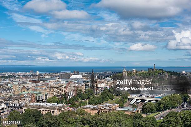 united kingdom, scotland, edinburgh, historical city center, firth of forth - carlton hill stock-fotos und bilder