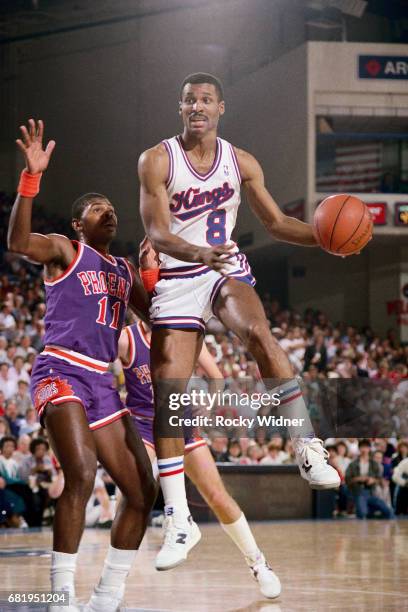 Eddie Johnson of the Sacramento Kings passes the ball against the Phoenix Suns during a game played circa 1987 at Arco Arena in Sacramento,...