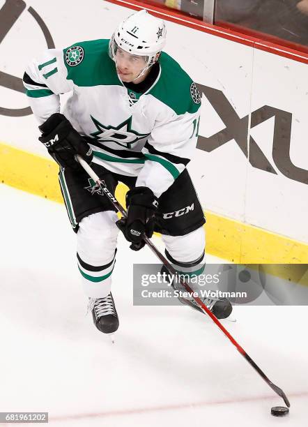 Curtis McKenzie of the Dallas Stars plays in the game against the Chicago Blackhawks at the United Center on November 16, 2014 in Chicago, Illinois.