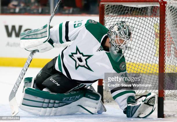Goaltender Anders Lindback of the Dallas Stars warms up before the game against the Chicago Blackhawks at the United Center on November 16, 2014 in...