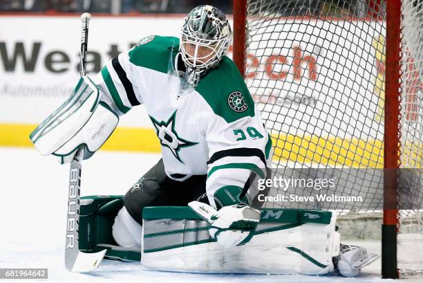 Goaltender Anders Lindback of the Dallas Stars warms up before the game against the Chicago Blackhawks at the United Center on November 16, 2014 in...