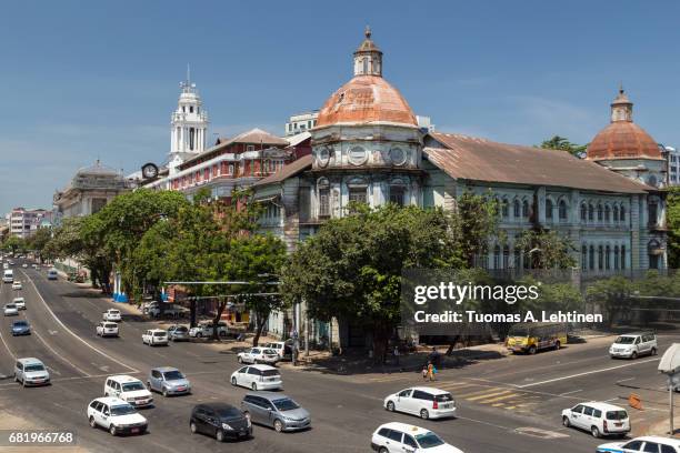 old british colonial era building at the corner of busy strand road and pansodan street in yangon (rangoon), myanmar (burma). - yangon imagens e fotografias de stock