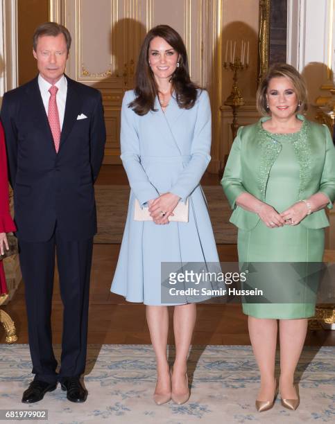 Catherine, Duchess of Cambridge poses with Henri, Grand Duke of Luxembourg and Maria Teresa, Grand Duchess of Luxembourg during a visit to the Grand...