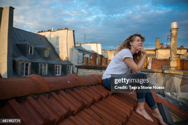 pensive woman on paris rooftop - stone roofing fotografías e imágenes de stock