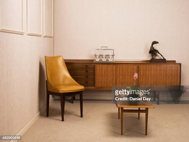 empty room, 70's style - retro style furniture stock pictures, royalty-free photos & images