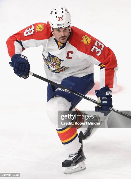 Willie Mitchell of the Florida Panthers plays in the game against the Los Angeles Kings at Staples Center on November 18, 2014 in Los Angeles,...