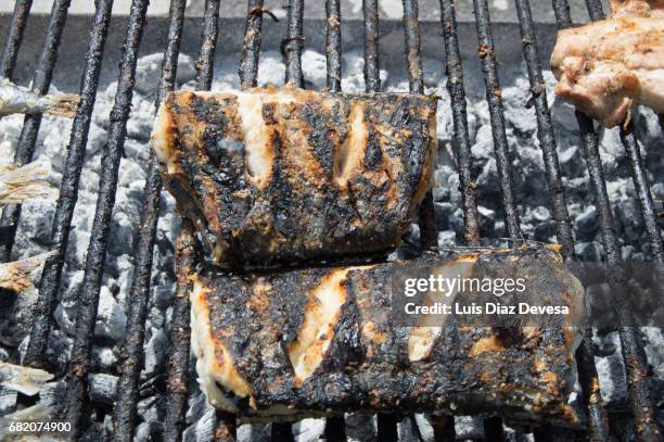 swordfish roasting on barbeque grill - rode snapper stockfoto's en -beelden