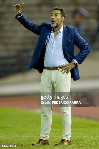 Coach Gustavo Matosas of Paraguay's Cerro Porteno, gives instructions to his players during their Copa Sudamericana 2017 football match against...